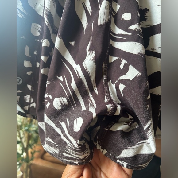 LULULEMON | hotty hot lined shorts | size 6 - Picture 5 of 5